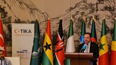TİKA, Afrika Birliği'ne 324 saçaklı bayrak ve 163 bayrak direği hediye etti