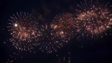 Japonya'da Fuji Dağı yakınlarında muhteşem havai fişek gösterisi düzenlendi