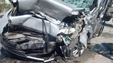 Samsun'un Asarcık ilçesinde otomobil ile hafif ticari araç çarpışması: 5 yaralı