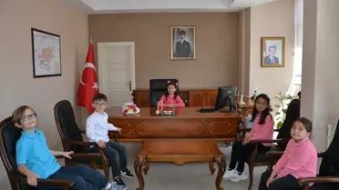 Başçiftlik Kaymakamı ve Belediye Başkanı, 23 Nisan'da Makamlarını Çocuklara Devretti