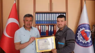 Havza'da Hibrit ve Elektrikli Araçlar Teknolojisi Eğitimi Alan Ustalara Belge Verildi