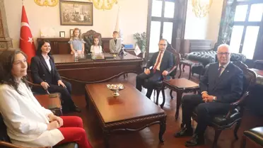 Edirne Belediye Başkanı Filiz Gencan Akın, makam koltuğunu çocuklara devretti
