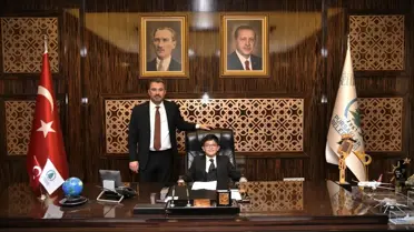Pursaklar Belediye Başkanı Ertuğrul Çetin, 23 Nisan Ulusal Egemenlik ve Çocuk Bayramı'nda koltuğunu öğrenciye devretti