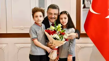 Trabzon Büyükşehir Belediye Başkanı Ahmet Metin Genç, 23 Nisan'da Makamını Öğrencilere Devretti