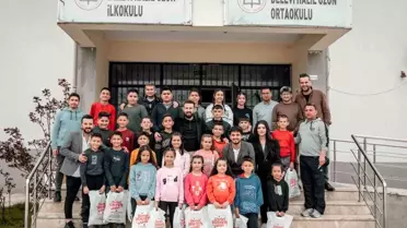 Denizli'de Kuaför Mehmet Çağdaş, 23 Nisan'da Çocukları Sevindirdi
