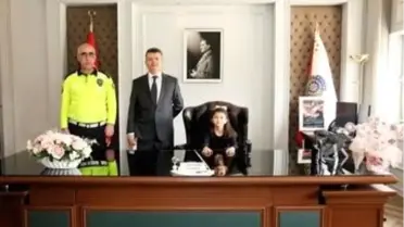 Eskişehir Emniyet Müdürü, 23 Nisan'da çocuklara koltuğunu devretti