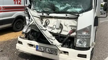 Balıkesir Gönen'de Traktör ve Kamyonetin Karıştığı Trafik Kazasında 1 Yaralı