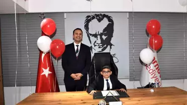 Bornova Belediye Başkanı Ömer Eşki, 23 Nisan'da makamını çocuğa devretti