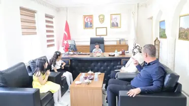 Savur Belediye Başkanı Engin Uğur Hamidi, çocuklara makamını devretti