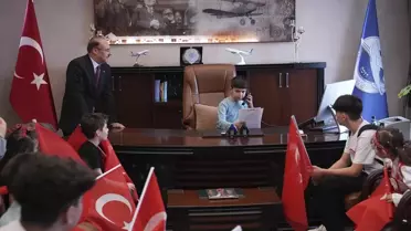 THK Başkanı Kemal Yurtnaç, koltuğunu şehit çocuğu Muhammed Musab Sönmez'e devretti