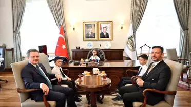 Manisa Valisi Enver Ünlü, makamını 9 yaşındaki bir kıza devretti