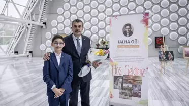 Bakan Tekin, şehit polis Hüseyin Gül'ün oğlu Talha Gül'ün sergisini ziyaret etti