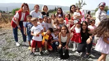 Depremzede çocuklar Antakya'da 23 Nisan şenliğinde eğlendi