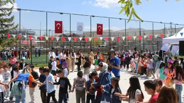 Van Nirun Şahingiray Eğitim Parkı'nda 23 Nisan Şenliği düzenlendi