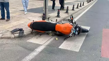 Düzce'de Otomobil ile Motosiklet Çarpıştı: Motosiklet Sürücüsü Yaralandı