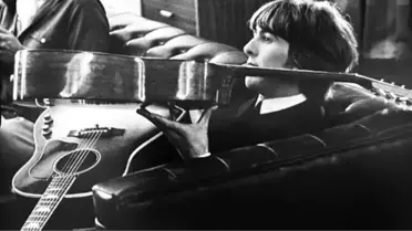 John Lennon'un kayıp gitarı bulundu