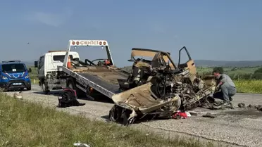Balıkesir'de otomobilin tırla çarpışması sonucu 3 kişi öldü