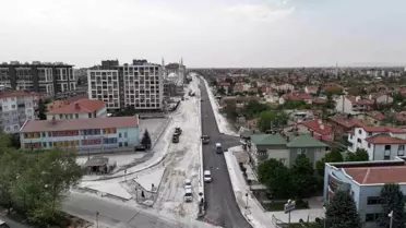 Konya'da Küçük Aymanas Caddesi'nde Sıcak Asfalt Çalışmaları Başladı
