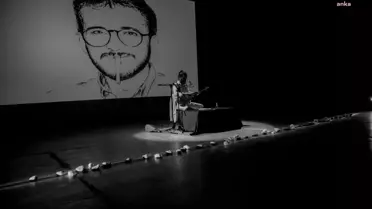 Bayraklı Belediye Başkanı İrfan Önal, Hasret Gültekin anısına düzenlenen müzikale katıldı