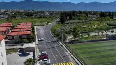 Kuşadası'nda Kara Sokak'a sıcak asfalt