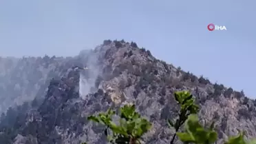 Şahinkaya Kanyonu'nda orman yangını: 1 helikopter ve 2 uçak havadan müdahale etti