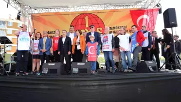 Odunpazarı Belediye Başkanı Kazım Kurt, 1 Mayıs İşçi Bayramı kutlamalarında işçi ve emekçilerin gününü kutladı