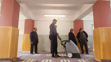Orhaneli Belediyesi, camilerde düzenli temizlik için özel ekip oluşturdu