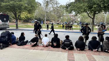 ABD'nin en iyi devlet üniversitelerinden biri olan UCLA'da Filistin yanlısı protestocular tutuklandı