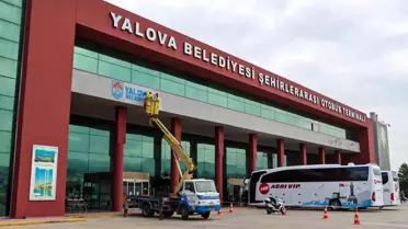 Yalova Belediyesi Şehirlerarası Otobüs Terminali'nde Yaza Hazırlık Çalışmaları Devam Ediyor
