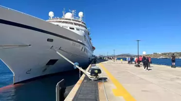 Muğla'nın Bodrum ilçesine gelen Star Legend isimli yolcu gemisi, 283 yolcu getirdi