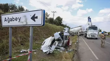 Gaziantep'te minibüsle beton mikseri çarpışması: 8 ölü, 11 yaralı