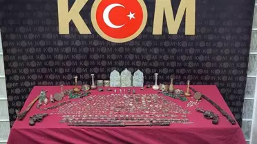 İzmir'de Tarihi Eser Kaçakçılığı Operasyonu: 9 Milyon 500 Bin TL Değerinde Eserler Ele Geçirildi