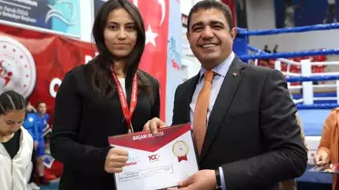 Düzce'de Okul Sporları Boks Şampiyonası Tamamlandı
