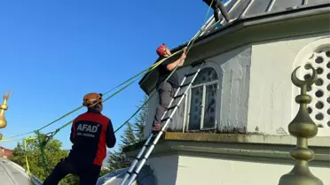 Bolu'da Leyleğin Başına Poşet Takıldı, Arama Kurtarma Ekipleri Yardıma Yetişti
