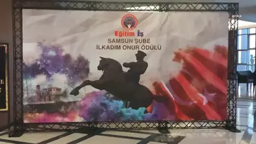 Yazar Sunay Akın'a İlkadım Onur Ödülü
