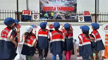 Aydın'da jandarma ekipleri öğrencilere trafik eğitimi verdi