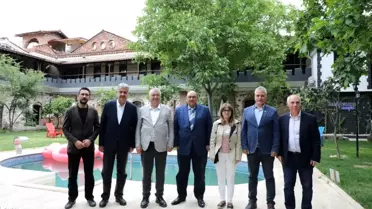 Edremit Belediye Başkanı Mehmet Ertaş, Yunanistan'ın Batı Lesvos Belediye Başkanı Taksarchıs Verros'u ağırladı