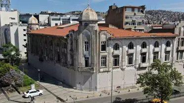 İzmir'deki Tarihi Kardiçalı Han Satışa Çıkarıldı