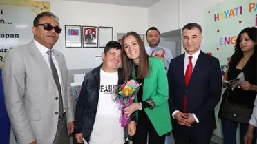 Şehzadeler Belediye Başkanı Engelsiz Yaşam Merkezi'nde Gençlerle Buluştu