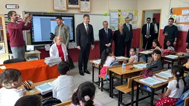 Karabük'te Öğrencilere Kitap Dağıtımı Başladı