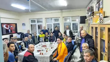 Selendi Belediye Başkanı Murat Daban, Mahalle Halkıyla Halı Saha Maçında Buluştu