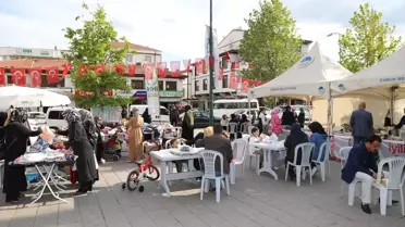 İHH İnsani Yardım Vakfı Kadın Kolları tarafından yetim ve ihtiyaç sahipleri yararına kermes düzenlendi