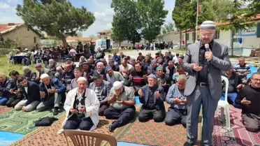 Afyonkarahisar'ın Şuhut ilçesinde Hallaç köyünde vatandaşlar yağmur duasına çıktı