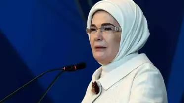 Emine Erdoğan ve Fahrettin Koca, ebe ve hemşirelerle bir araya geldi