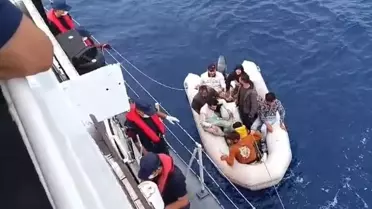 İzmir'de 26 düzensiz göçmen kurtarıldı, 17 göçmen yakalandı