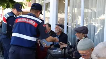 Bilecik İl Jandarma Komutanlığı, aile içi şiddet konusunda vatandaşları bilgilendirerek 'KADES' uygulamasını tanıttı