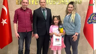 Kütahya İl Emniyet Müdürü, öğrencinin yeni yıl kutlama kartını kabul etti