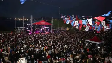 Küçükçekmece Belediyesi 19 Mayıs kutlamalarını Mert Demir konseriyle sonlandırdı