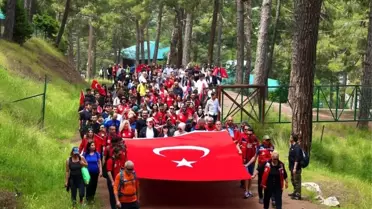 Mersin Valisi Ali Hamza Pehlivan ve eşi 'Doğada Gençlik Yürüyüşü'ne katıldı