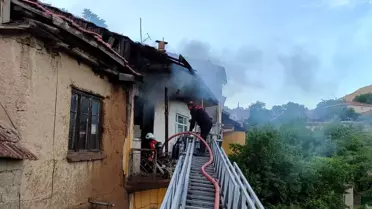 Hekimhan'da çıkan yangında 2 kişi dumandan etkilendi